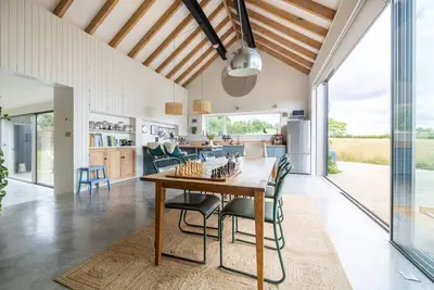 Image de Country retreat sleeps 9 near Bruton with natural swimming pond