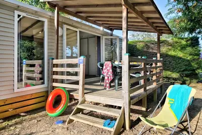 Image de Mobil home Premium 29m² (2 chambres) + terrasse couverte + Lave vaisselle + Tv + Climatisation 6 personnes