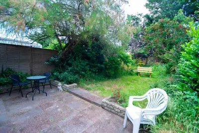 Image de Lovely 2 bed house with garden and parking