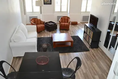 Image de ❀ Pied à terre ❀ Town center / Air conditioning / Parking