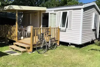 Image de Mobil-home Confort 28m² - 2 chambres + terrasse couverte + Tv 4 à 5 personnes - 4 pers. inclus dans le tarif