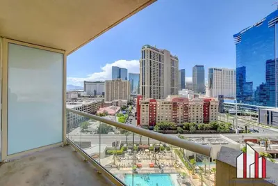 Image de Mgm Signature-10-717 F1 Strip View Balcony Studio
