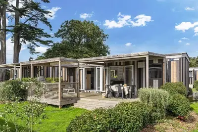 Image de Cabane Premium 4 Pièces 6 Personnes Climatisée + Tv