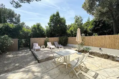 Image de 1bed apartment with terrace and small garden 400m from the beach