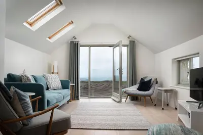 Image de Tregiffian Barn. Gorgeous Barn, Amazing Sea Views, Near Gwenver & Sennen Beaches