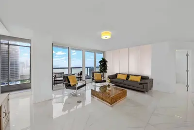 Image de Chic Bayfront Condo with Stunning View