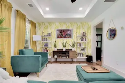 Image de 7 min from Airport Hidden Gem w/ Porch and Patio