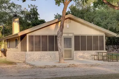 Image de Private riverfront, kayaks, vacation cabin - Hunt, Tx