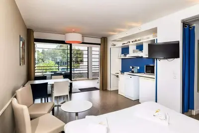 Image de 2 Pièces 2/4 Personnes