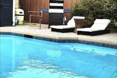 Image de awesome pool house with gym and spa