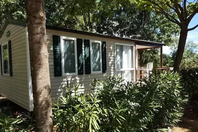 Image de Mobil-home Cottage Confort 29 m² (2ch - 4 pers) + Tv + Terrasse semi couverte 4 personnes