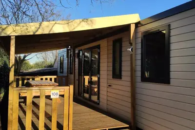 Image de Mobil-home Premium 40m² - (4ch) - 2 Sdb- 2 Wc + clim+ Lv + terrasse couverte + linge de maison 8 personnes