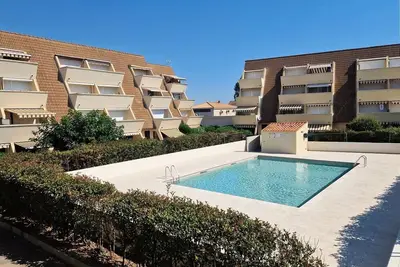 Image de Geschlossene Residenz mit Pool und direktem Zugang zum Strand