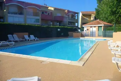 Image de Belle maison dans résidence avec piscine, terrain de tennis