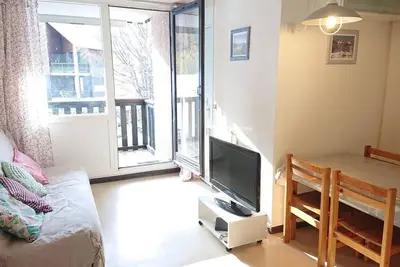 Image de 2ème étage, vue montagne, balcon, télévision, casier à ski, 26m², Réallon
