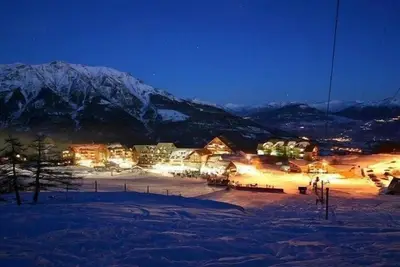 Image de 50m des commerces, 3ème étage, vue pistes de ski, balcon, télévision, 20m², Réallon