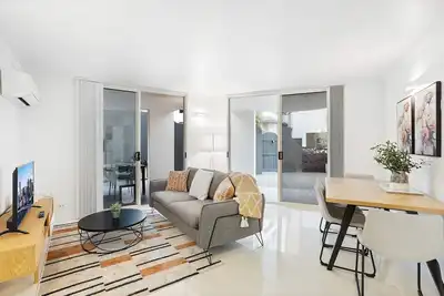 Comfy 2-Bed with Pool and Secure Parking