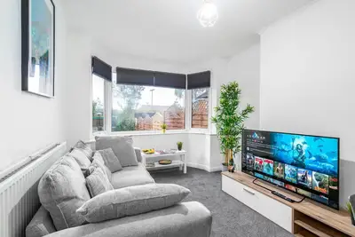 Image de 559 Tyburn Road · 3 Bedroom House with Garden