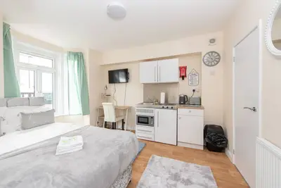 Image de Flat 1 -Appartement-Douche-Vue sur Rue