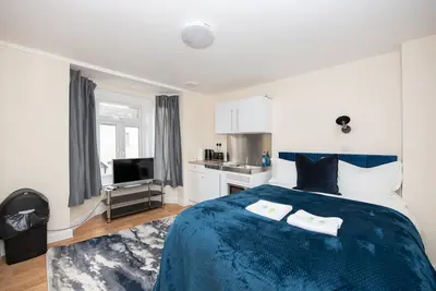 Image de Flat 4-Budget-Studio-Vue sur Rue-Douche