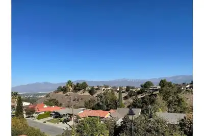 Image de Cheerful 4 Bedroom House with Views in Walnut City