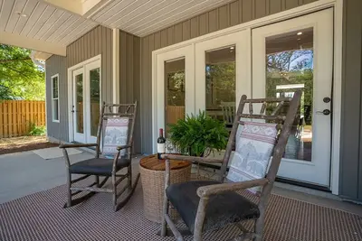 Image de New Country Cottage, 3br 2. 5 Ba, Ensuite Master on Main, Relax Rewind Repeat