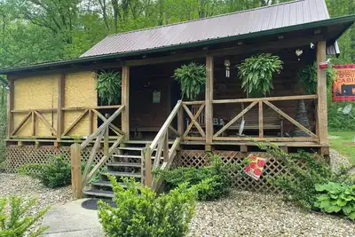 Image de Welcome to our peaceful, rustic cabin in the Hocking Hills Area