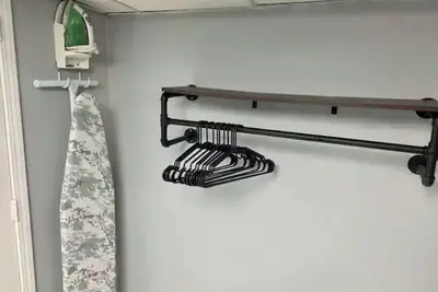 Image de Lower level Unit Private Entrance; newly renovated