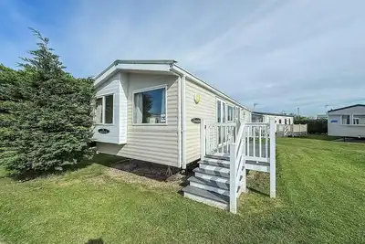 Image de Lovely 6 berth caravan with decking at Sunnydale Holiday Park ref 35130sd