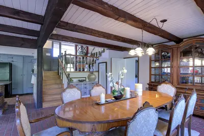Image de Riverside Home With a Rustic Charm