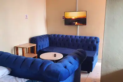 Lola's Nest - Free Secure Parking & Internet