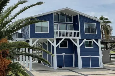 Image de Relaxing Waterfront Canal Home in Treasure Island