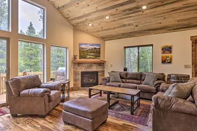 Image de Rocky Mountain Alma Cabin with Deck & Hot Tub!