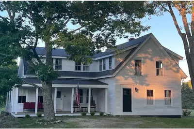 Image de Spacious 3 bedroom farmhouse on the Blue Hill Peninsula