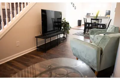 Fully Renovated Townhome, Downtown Baltimore - less than 5 mins from the Stadium