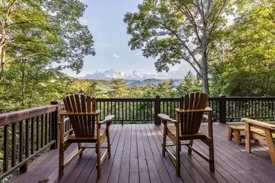 Image de Cozy Cabin w/ Hot Tub & Epic Smoky Mountain Views