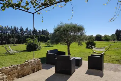 Image de Provençal farmhouse-Jacuzzi-garden 5000m2-Children's area -Ping Pong-Pétanque-Bbq-quiet