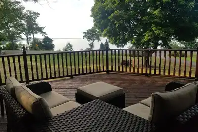 Image de Exclusive Lakefront Home Retreat w/Baby Grand Piano for Family Flx Fun & Friends