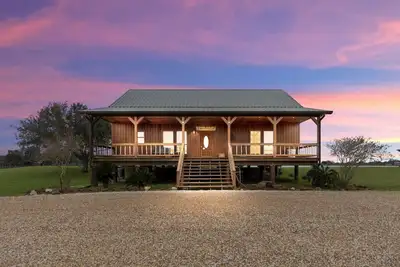 Image de ☆Delightful 4 Bedroom, lake view. Sleep 8-12. ☆