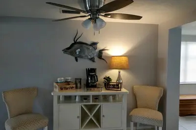 Image de Sunrise, Suntan, Sunset repeat! Coastal getaway! 2 bd, pet and kid friendly