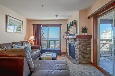 Image de 2 Br: Rimfire 214 - Great Western Views on large deck corner unit