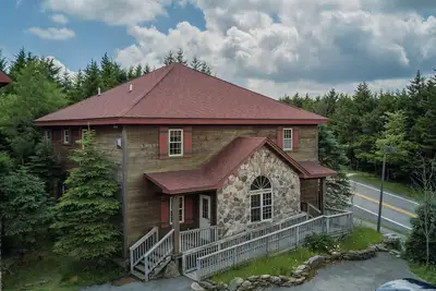 Image de 3 Br: Keystone Lodge Suite B is a short walk To Upper Flume (Green). Pet friendly.