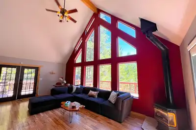 *Mountain View* Entire Upstairs Chalet, Kalispell, Mt