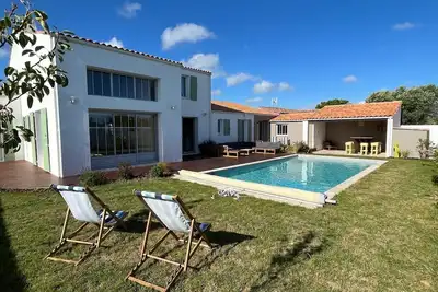 Image de Villa Familiale Au Calme Avec Piscine