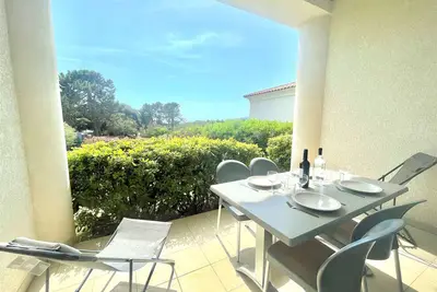 Image de Appartement T2 avec 4 couchages, climatisé, terrasse et parking à Porticcio