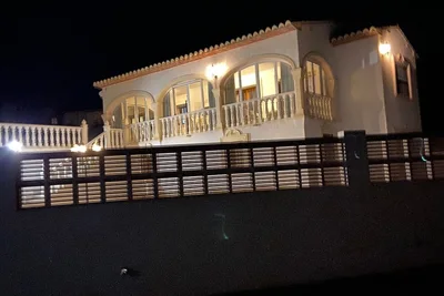 Image de Large villa with private pool, only 12 min walk to the beach