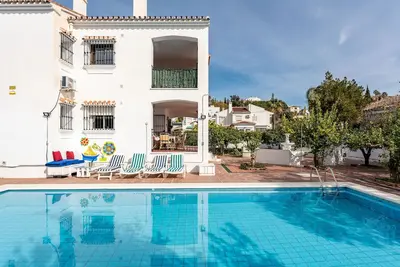 Villa Casa El Paraiso avec vue sur les montagnes, piscine et Wi-Fi.