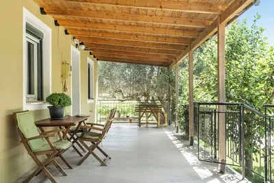 Image de Maison de vacances Ktima Dilberaki avec jardin, balcons et climatisation.
