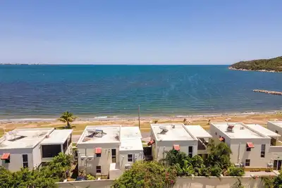 Image de Gated Beachfront House - 10 Minutes from Kingston