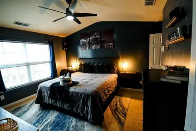 Image de Amazing Large 3 Bed house w\/ King Bed ; < 10 miles to Dtwn